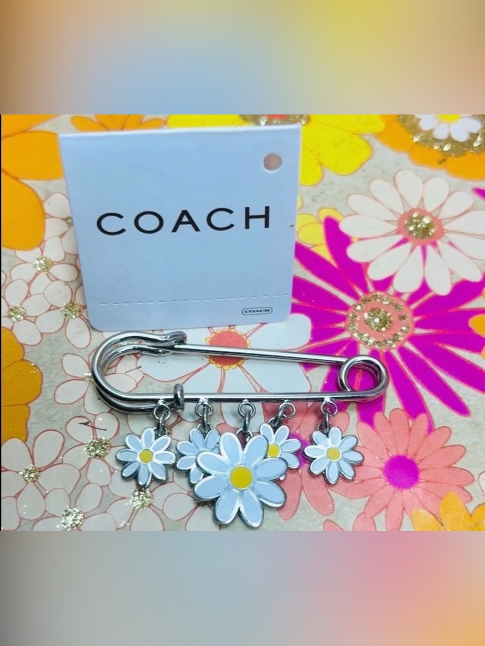 COACH Daisy Flower Charm Kilt Pin Brooch Enamel Silver Tone New